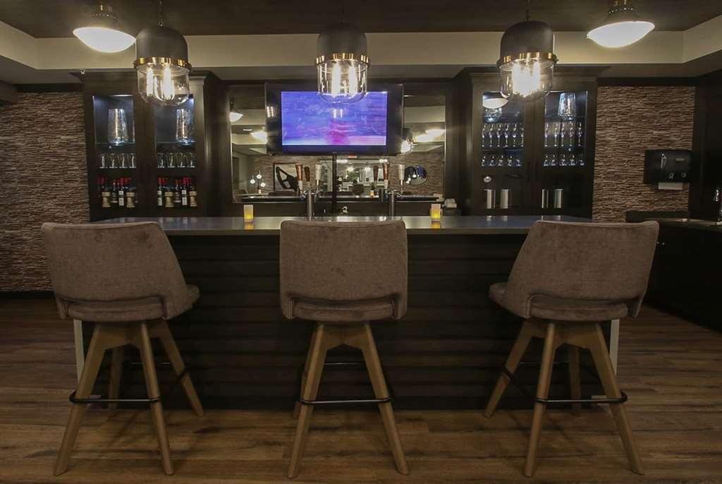 Microtel Inn & Suites By Wyndham Lloydminster Dalaman gambar