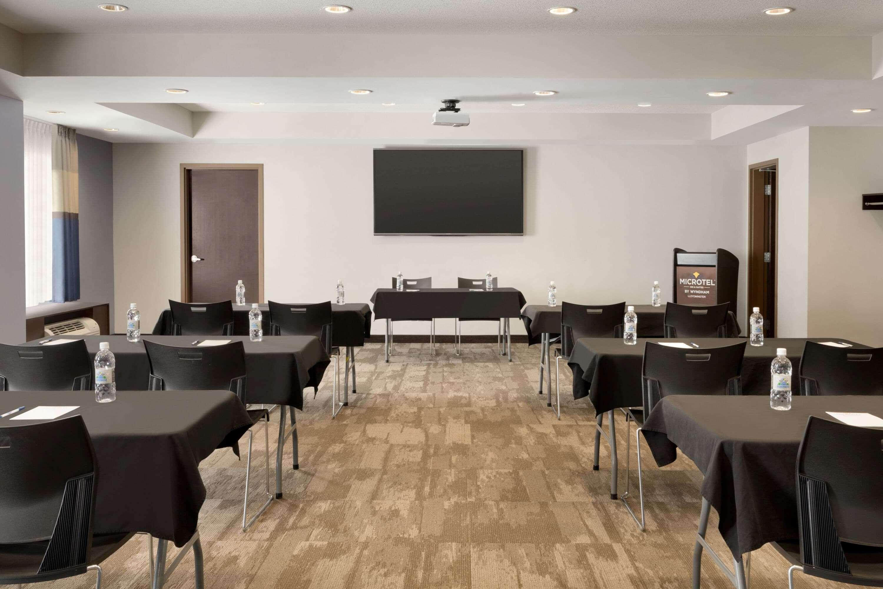 Microtel Inn & Suites By Wyndham Lloydminster Luaran gambar