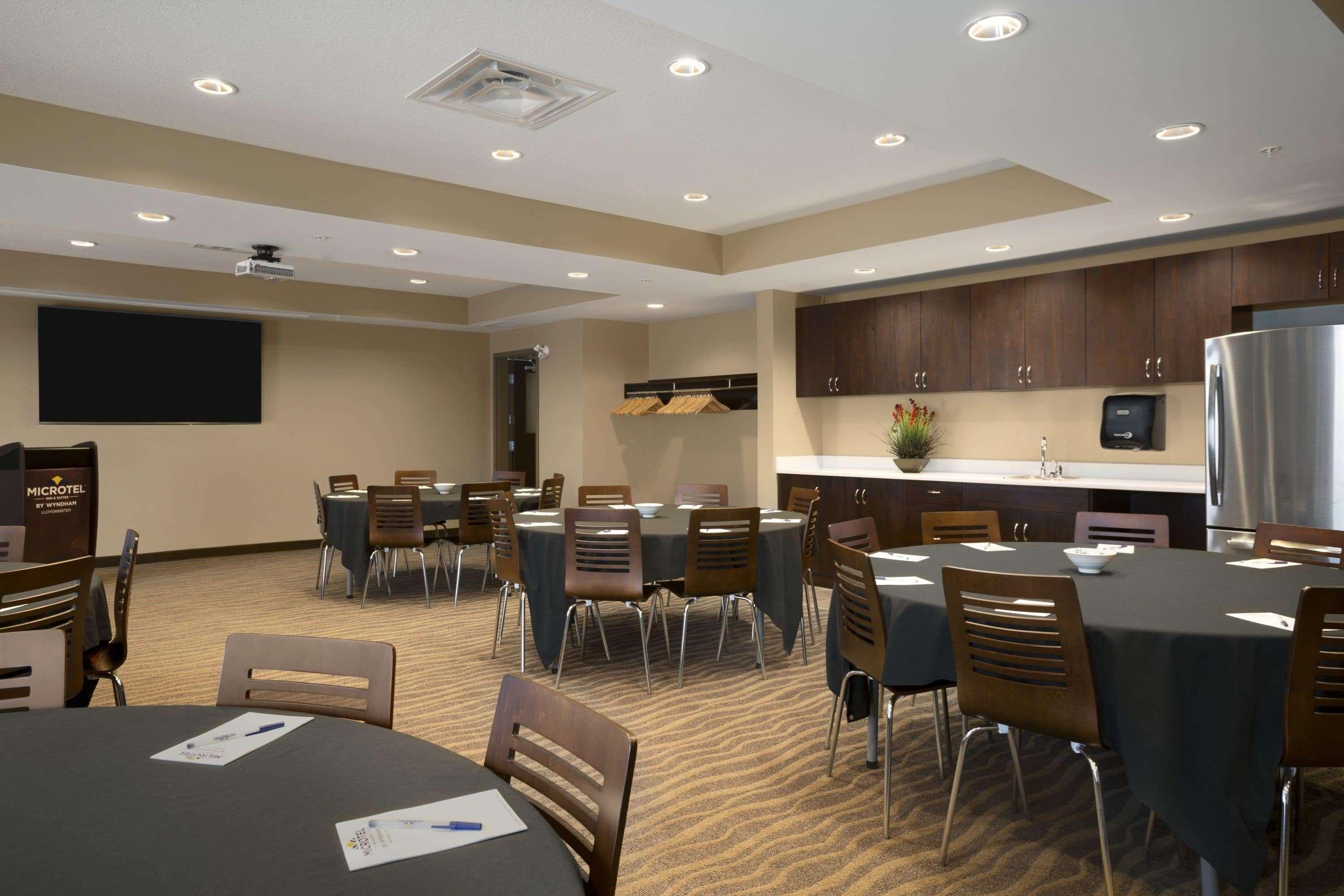 Microtel Inn & Suites By Wyndham Lloydminster Luaran gambar